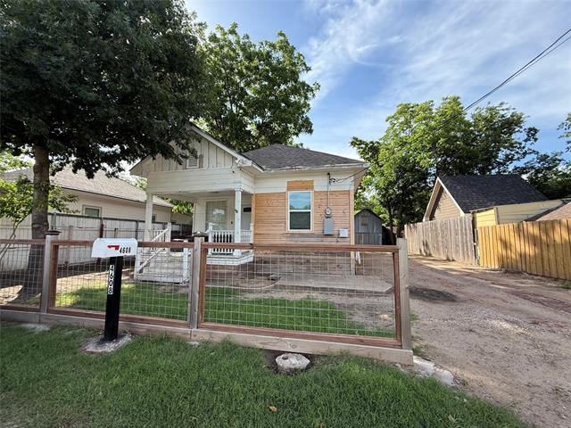 property at 4608 Santa Fe Ave
