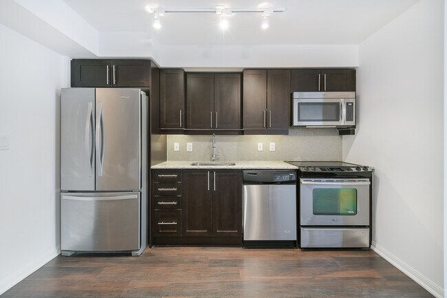35-1235 Bastion St in Toronto, ON - Building Photo - Building Photo