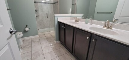 712 Strassle Way, Unit 712 in South Plainfield, NJ - Building Photo - Building Photo