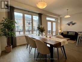 1368 William Halton Pkwy in Oakville, ON - Building Photo