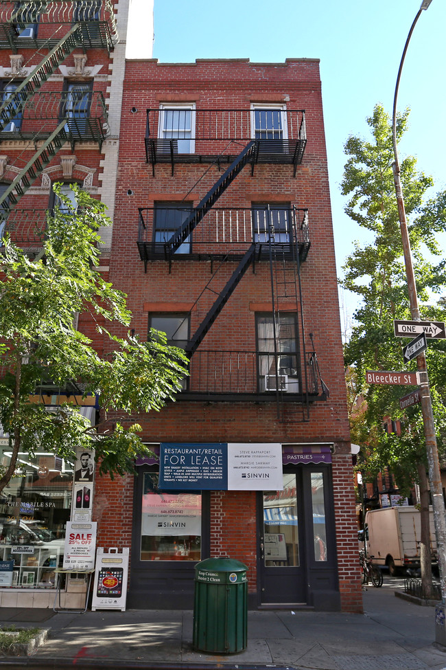 257 Bleecker St in New York, NY - Building Photo - Building Photo