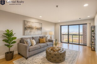 15 N Beacon St in Boston, MA - Building Photo