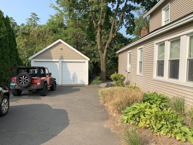2 Walter Ave in Norwalk, CT - Building Photo - Building Photo