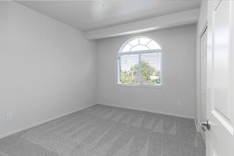 Silver Pines Senior Community in Sandy, UT - Foto de edificio - Building Photo