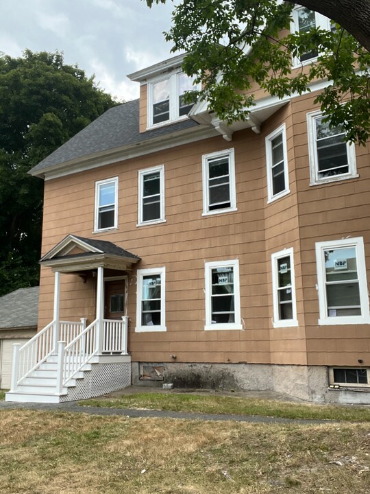 9 Holland Rd in Worcester, MA - Building Photo
