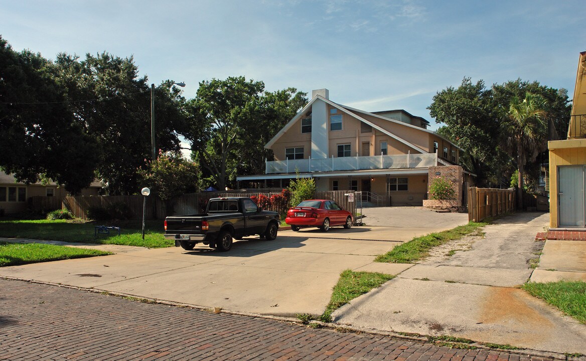 426 11th Ave NE in St. Petersburg, FL - Building Photo