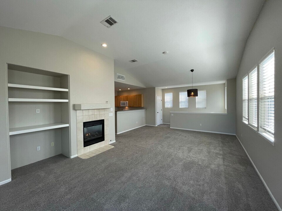2113 S Fulton Cir in Aurora, CO - Building Photo