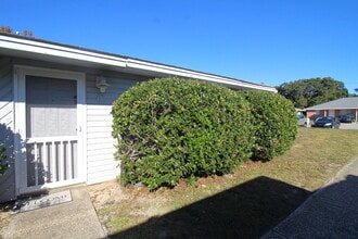 3352 Green Briar Cir in Gulf Breeze, FL - Building Photo - Building Photo