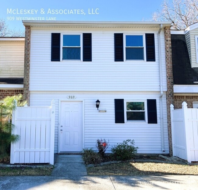 909 Westminster Ln