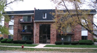 Mobile Avenue Apartments in Oak Lawn, IL - Building Photo - Building Photo