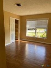 2206 E Locust Ave in Victoria, TX - Building Photo - Building Photo