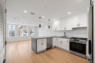 693 Sutter St-Unit -403 in San Francisco, CA - Building Photo - Building Photo