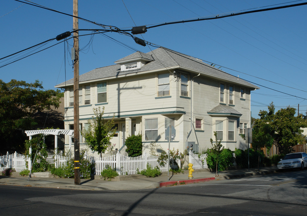 547 E Julian St in San Jose, CA - Building Photo