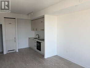 1 Quarrington Lane in North York, ON - Building Photo - Building Photo