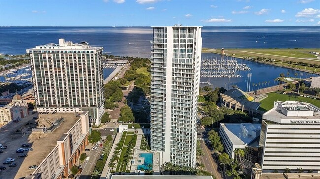 175 1st St S in St. Petersburg, FL - Foto de edificio - Building Photo