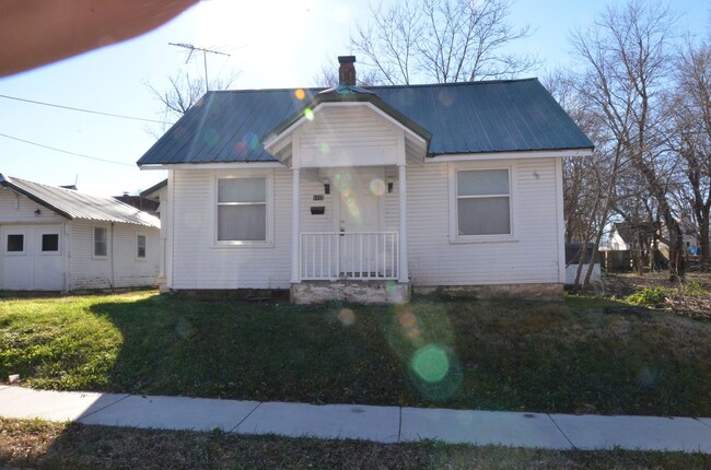 property at 1112 W Harrison St