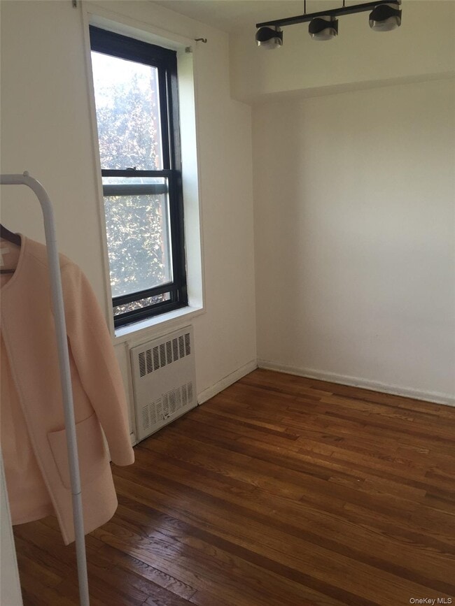 63-95 Austin St in Queens, NY - Building Photo - Building Photo