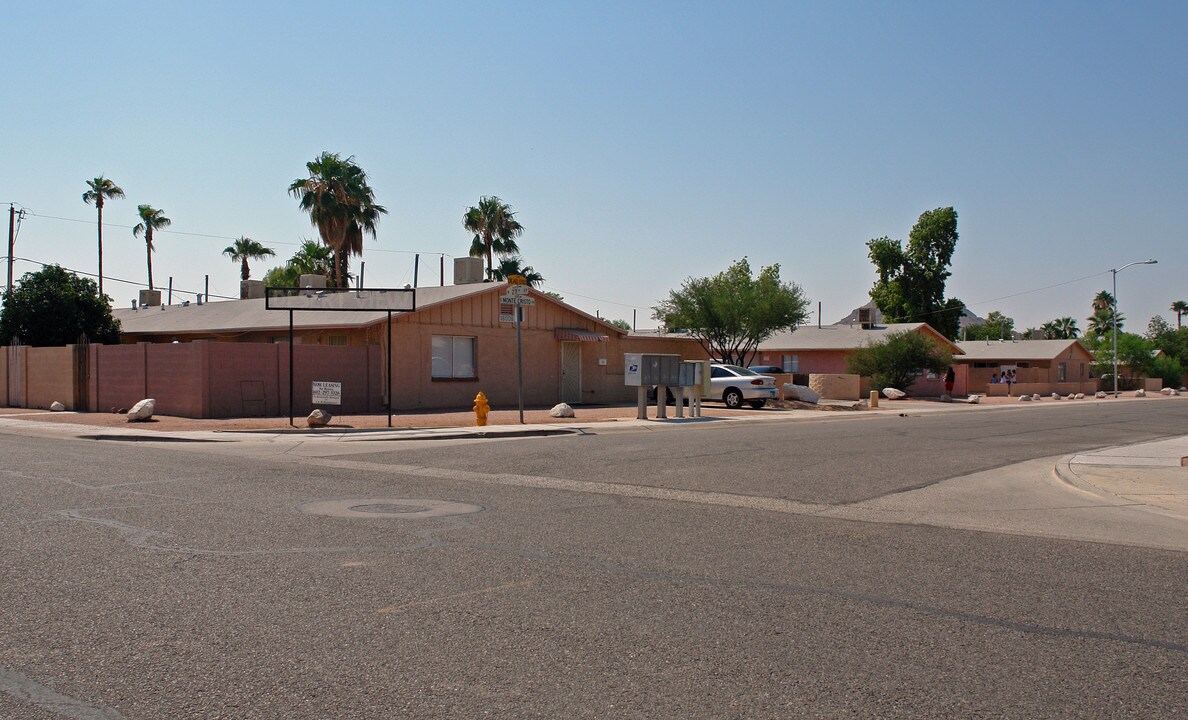 Desert View in Phoenix, AZ - Building Photo