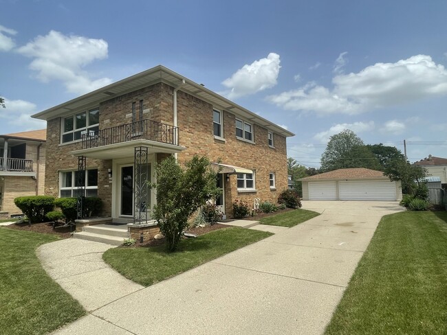 3234 S 77th St, Unit Upper