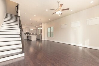5836 E Post Oak Ln in Houston, TX - Building Photo - Building Photo