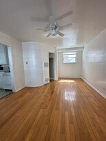 1737 N Sycamore Ave in Los Angeles, CA - Building Photo