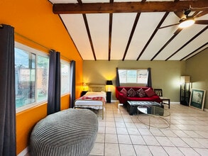 8871 Belmont St in Cypress, CA - Foto de edificio - Building Photo