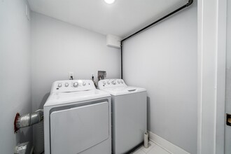 933A Summit Ave in Jersey City, NJ - Building Photo - Building Photo