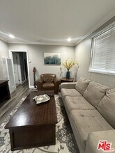 2123 S Orange Dr in Los Angeles, CA - Building Photo - Building Photo