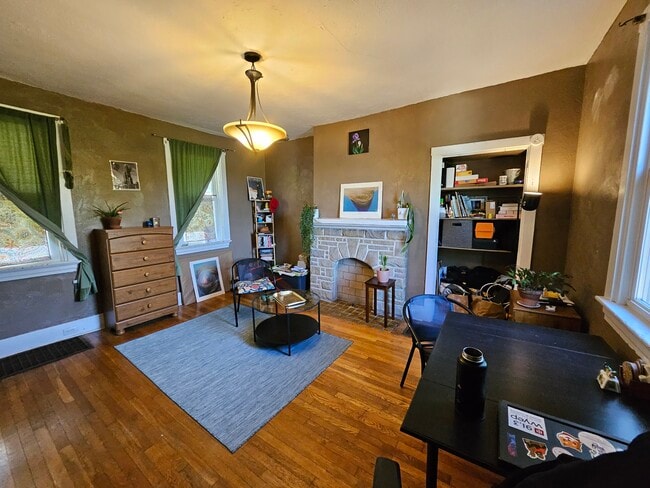 1599 Fallowfield Ave in Pittsburgh, PA - Building Photo - Building Photo
