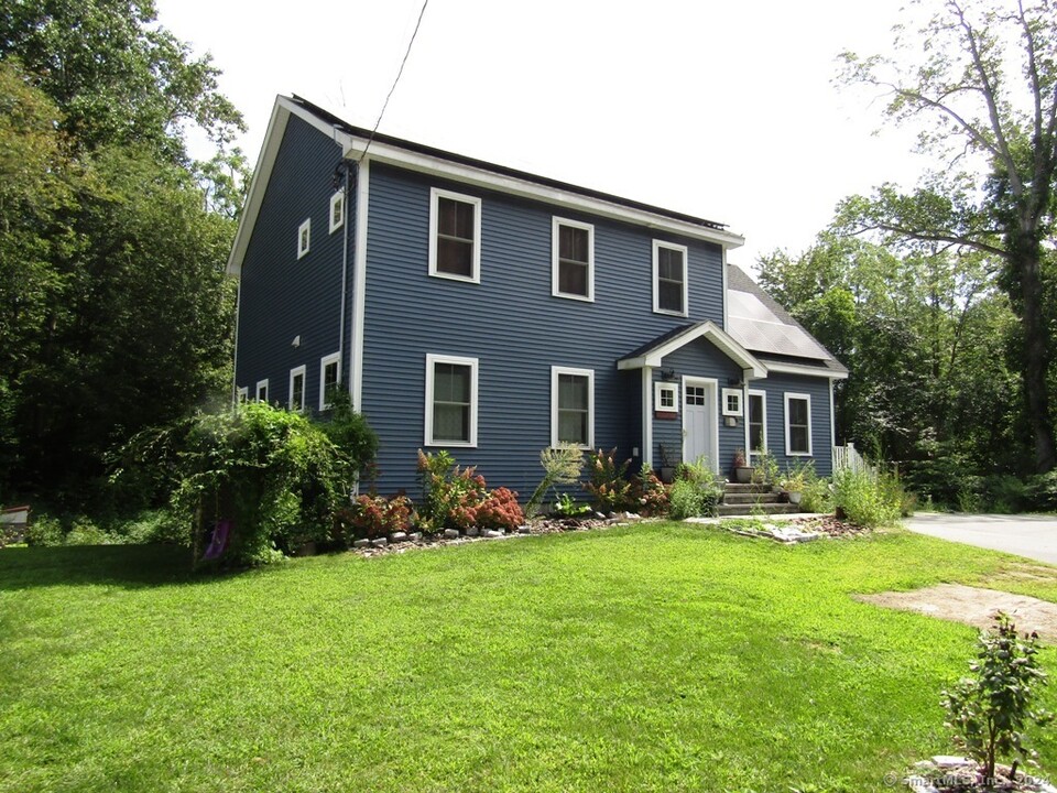 67 Spring Glen Rd in East Lyme, CT - Building Photo