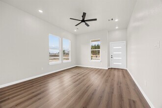 56 Rd 5604 in Cleveland, TX - Building Photo - Building Photo