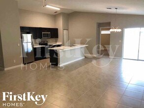 4162 SW Muncie St in Port St. Lucie, FL - Foto de edificio - Building Photo