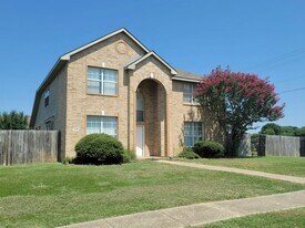1229 Tralee Ln in Garland, TX - Building Photo