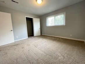 Spacious, affordable two bedroom townhouse in Charlotte, NC - Foto de edificio - Building Photo