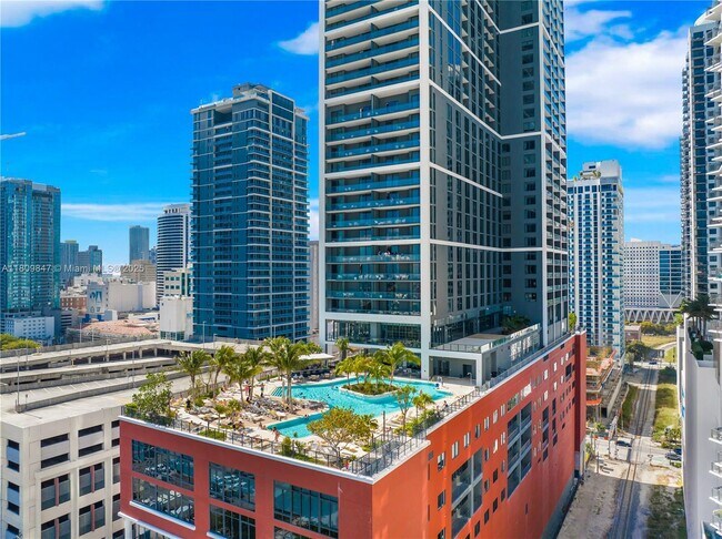 159 NE 6th St, Unit 3005 in Miami, FL - Building Photo - Building Photo