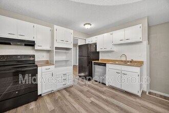 813 Lynn Haven Ln in Hazelwood, MO - Building Photo - Building Photo