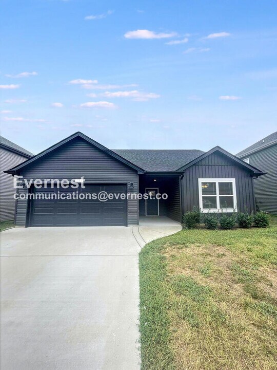 214 King Rd in Clarksville, TN - Building Photo