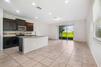 4925 White Sanderling Ct in Tampa, FL - Building Photo - Building Photo