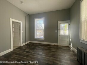 22 Wallace St-Unit -Apartment 2 in Red Bank, NJ - Building Photo - Building Photo