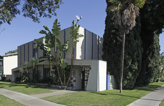 1018 S Tamarack Dr in Fullerton, CA - Foto de edificio - Building Photo