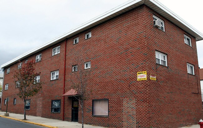 560 60th St in West New York, NJ - Building Photo - Building Photo