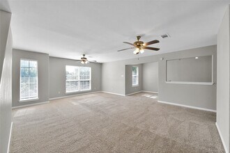 187 Binnacle Ct in Willis, TX - Building Photo - Building Photo