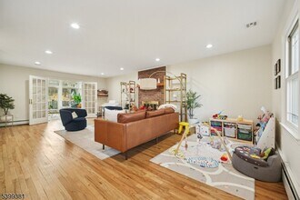 17 Edison Dr in Summit, NJ - Building Photo - Building Photo