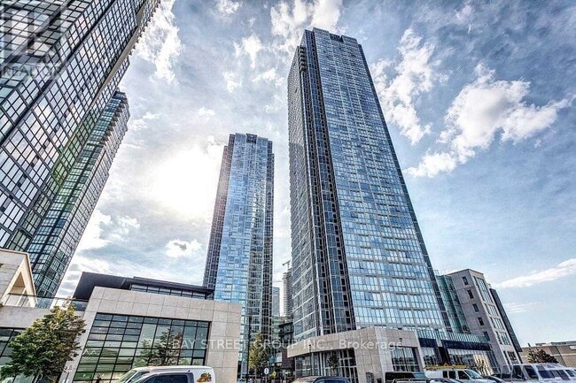 2908-2908 Hwy 7 in Vaughan, ON - Building Photo - Building Photo