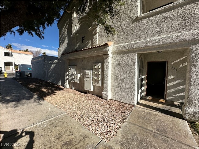 1800 S Edmond St in Las Vegas, NV - Building Photo - Building Photo