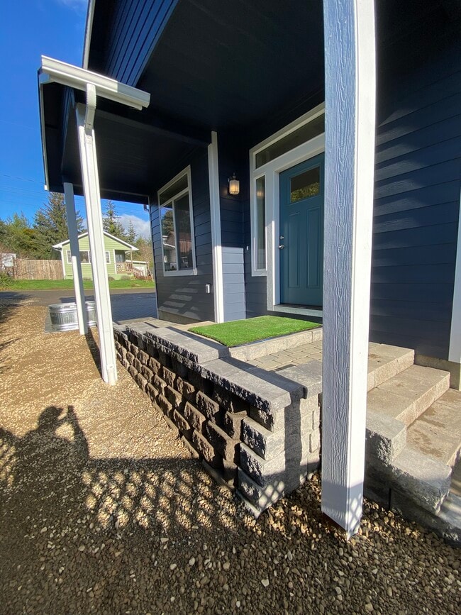 439 Wall St in North Bend, OR - Foto de edificio - Building Photo