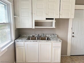 1278 E 115th St in Cleveland, OH - Foto de edificio - Building Photo