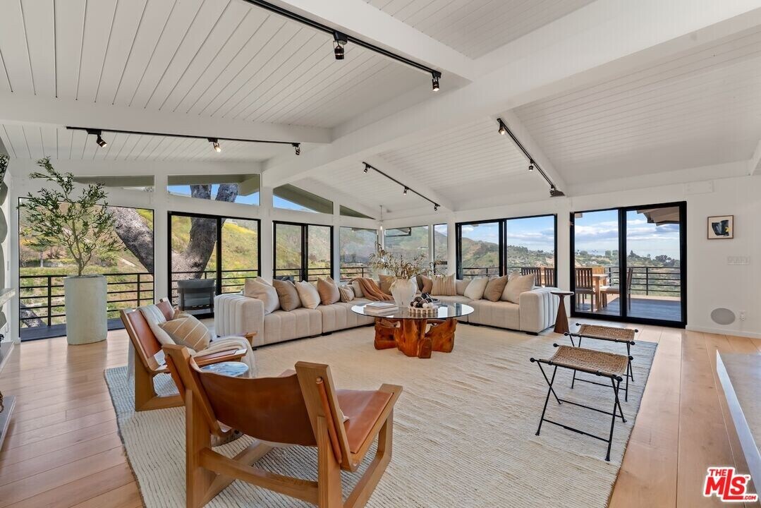 23701 Harbor Vista Dr in Malibu, CA - Building Photo