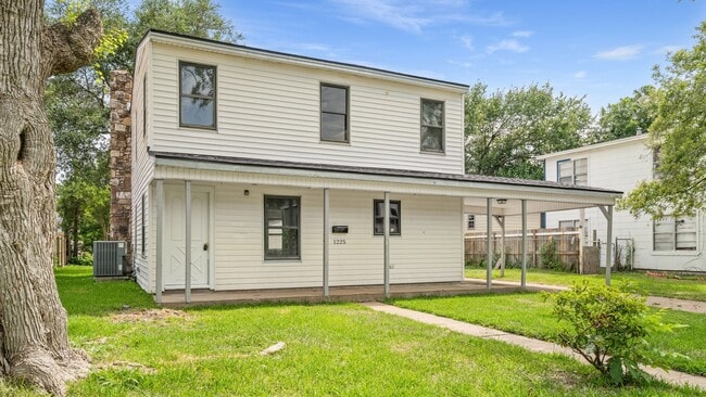 1225 3rd Ave N in Texas City, TX - Building Photo - Building Photo