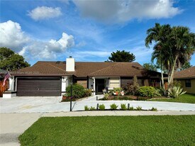 13647 Barberry Dr in Wellington, FL - Building Photo
